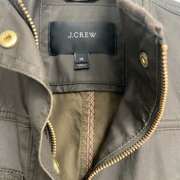 Like new, women’s wax style jacket with gold zipper and buttons. - Picture 3 of 7